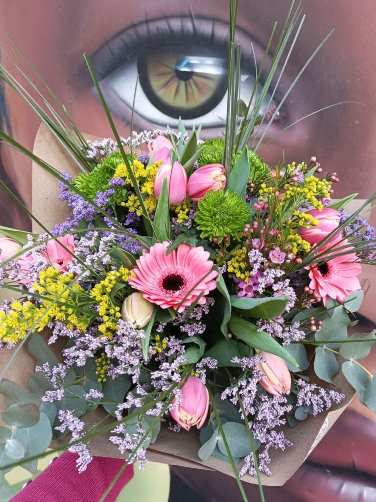 Ramo Rosa Lavanda con gerberas color rosa y tulipanes
