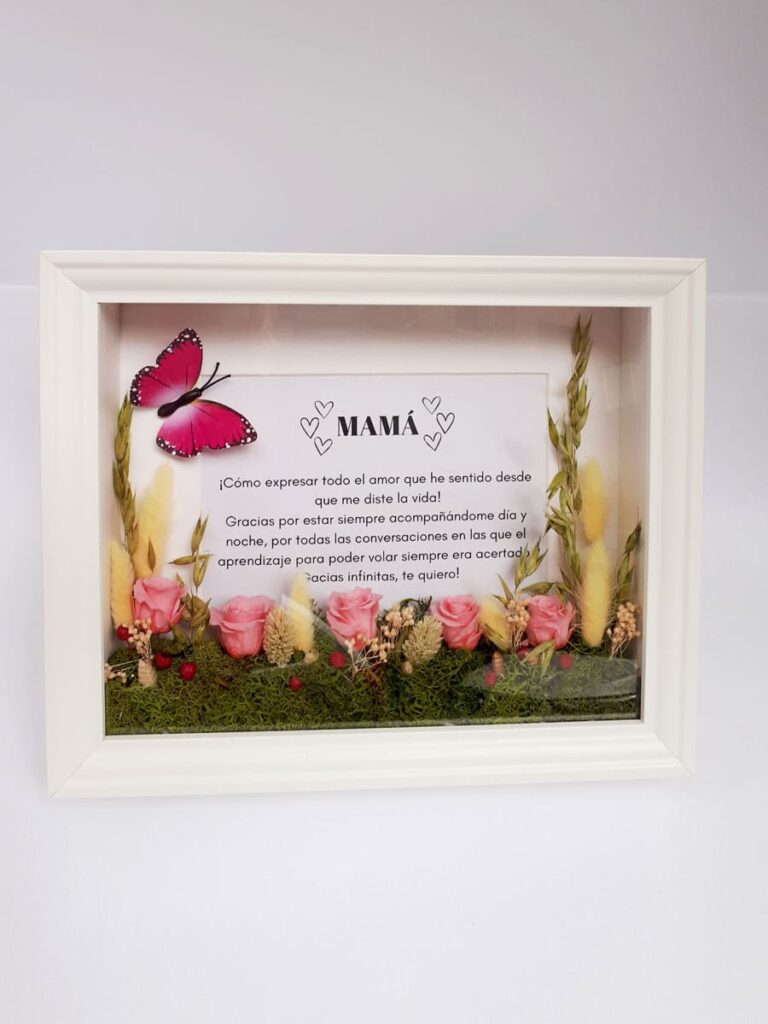 cuadro mama y tamano a4 con rosas eternas de color rosa y flores secas